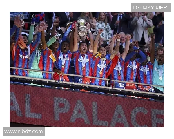 足总杯惊天逆转巴黎圣日耳曼6比2狂胜里昂全场沸腾集锦回顾