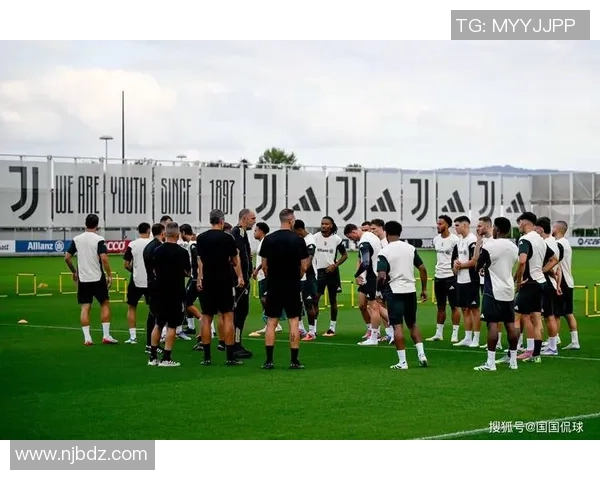 世界杯冷门再现多特蒙德与尤文图斯激战成平局补时进球引爆全场激情